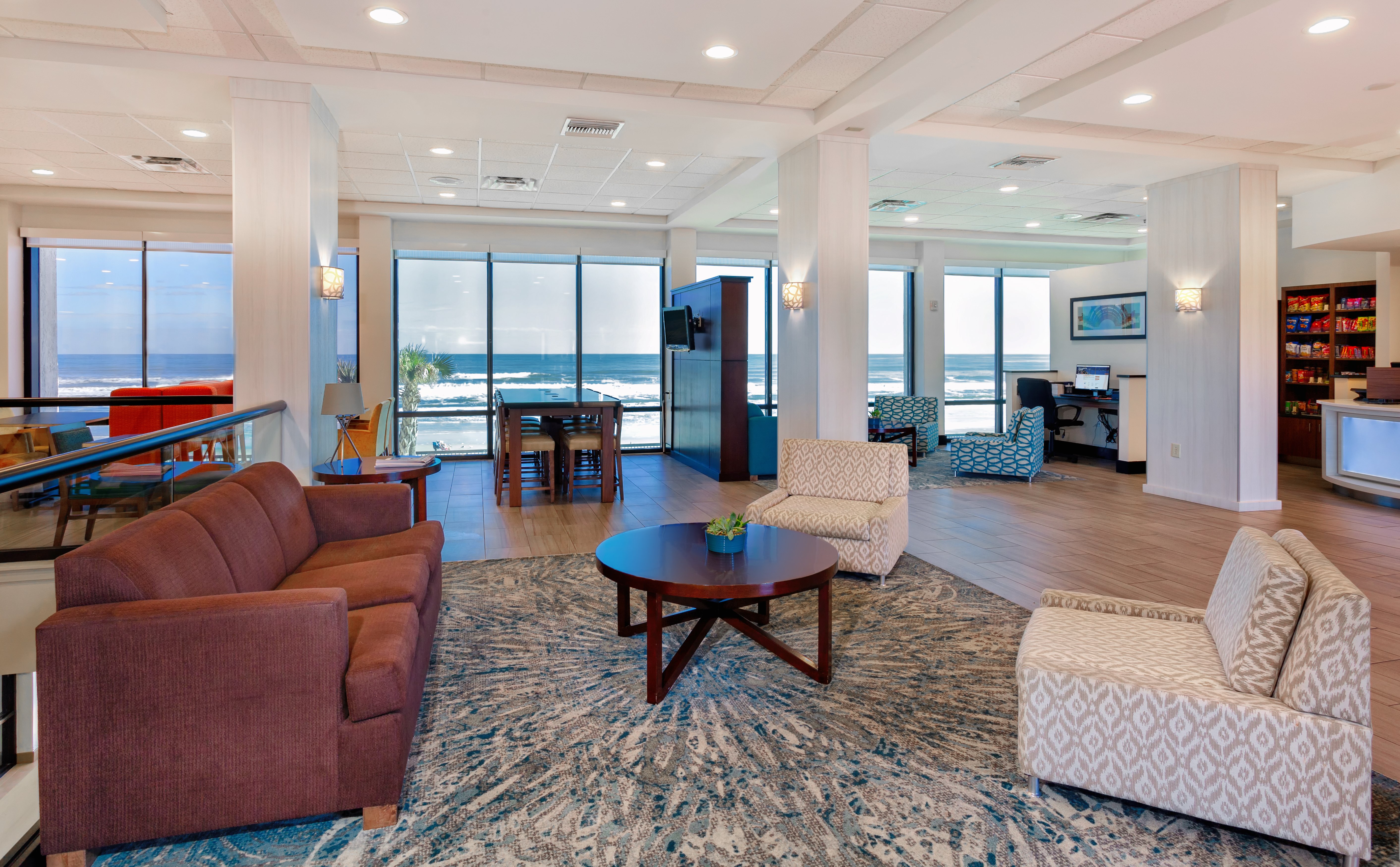 Holiday Inn Express Hotel Suites Oceanfront Daytona Beach Shores 33/48