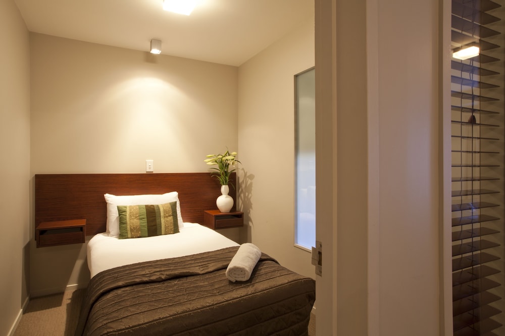 VR Auckland City 24/50