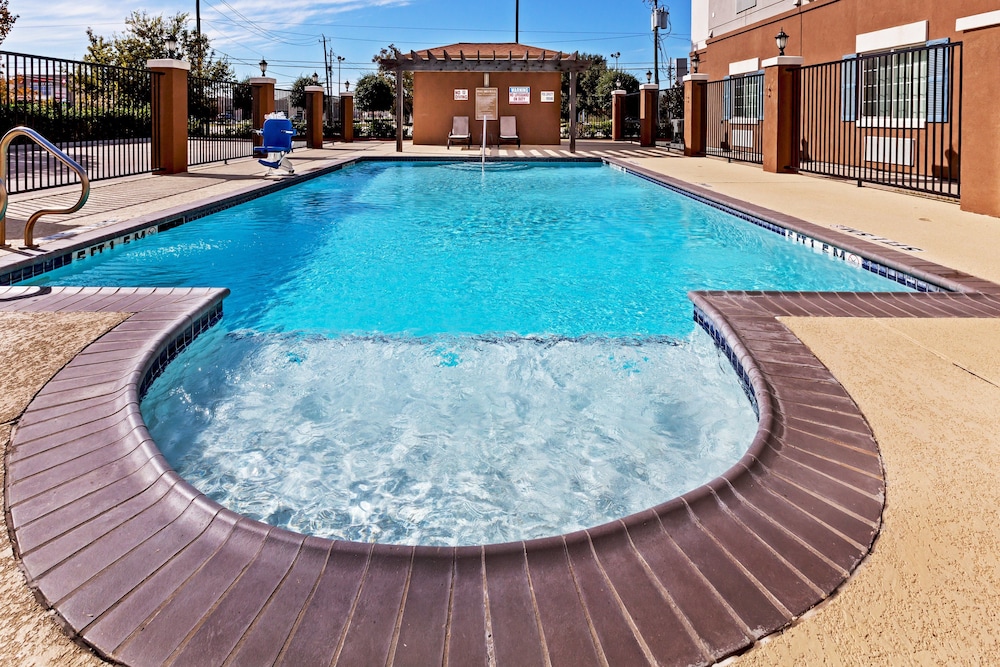 CANDLEWOOD SUITES BAYTOWN 10/58