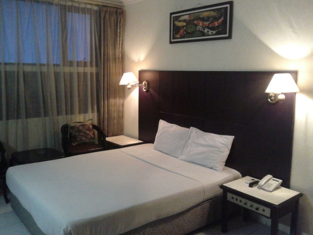 STANDARD, DOUBLE OR TWIN BED