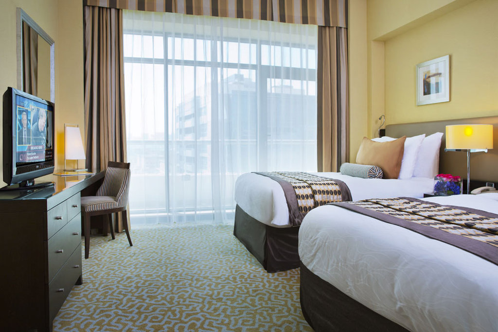 TIME Oak Hotel and Suites 1/7