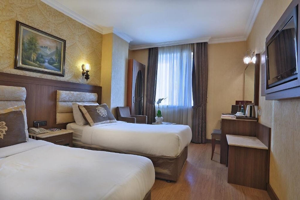Grand Hilarium Hotel 12/68