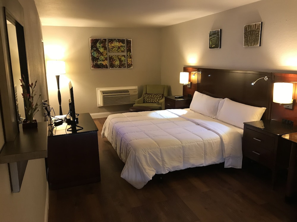 Stratus Suites Boutique Hotel 15/39
