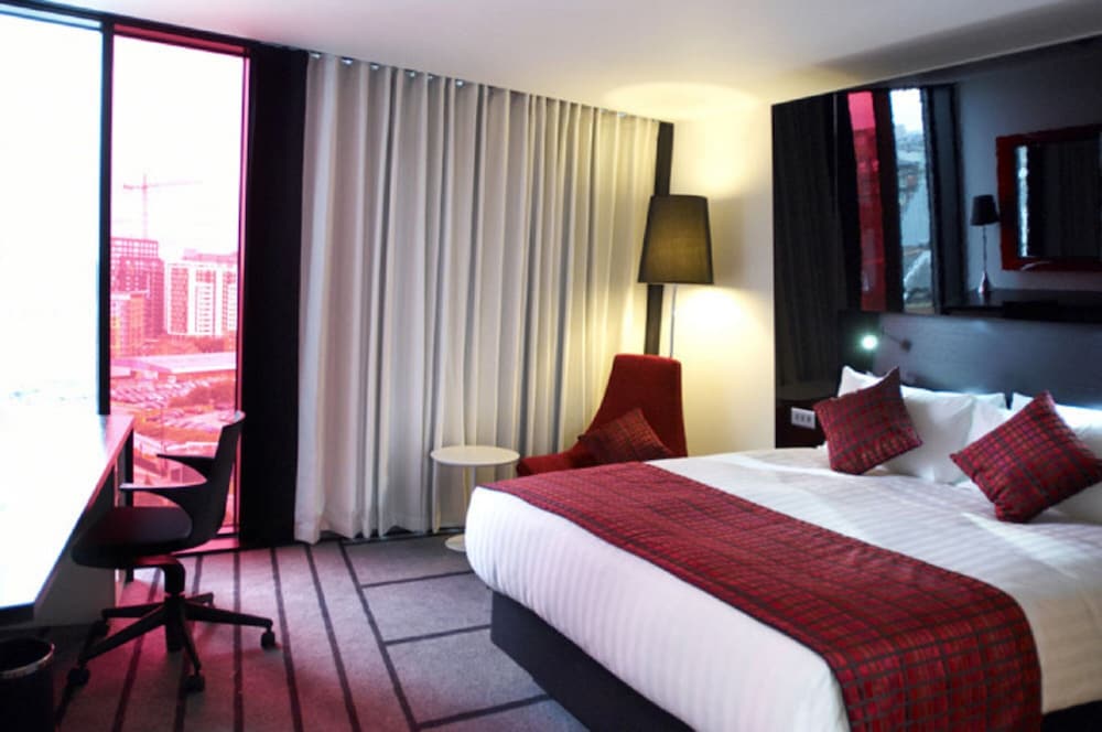 STANDARD, KING BED