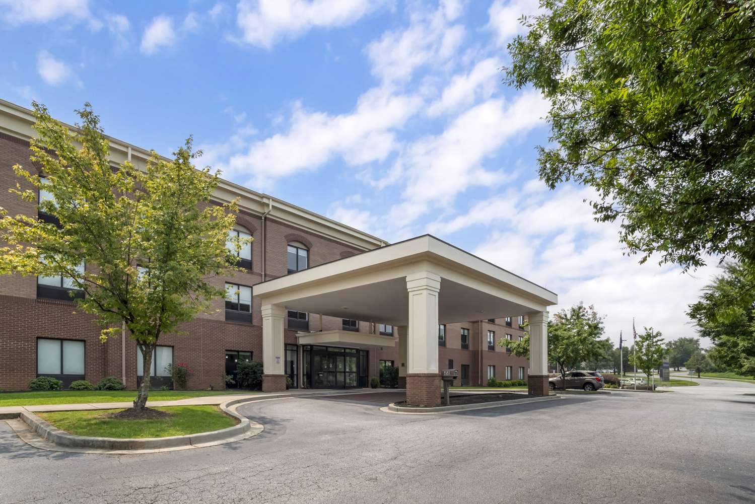 Comfort Suites At WestGate Mall 2/42