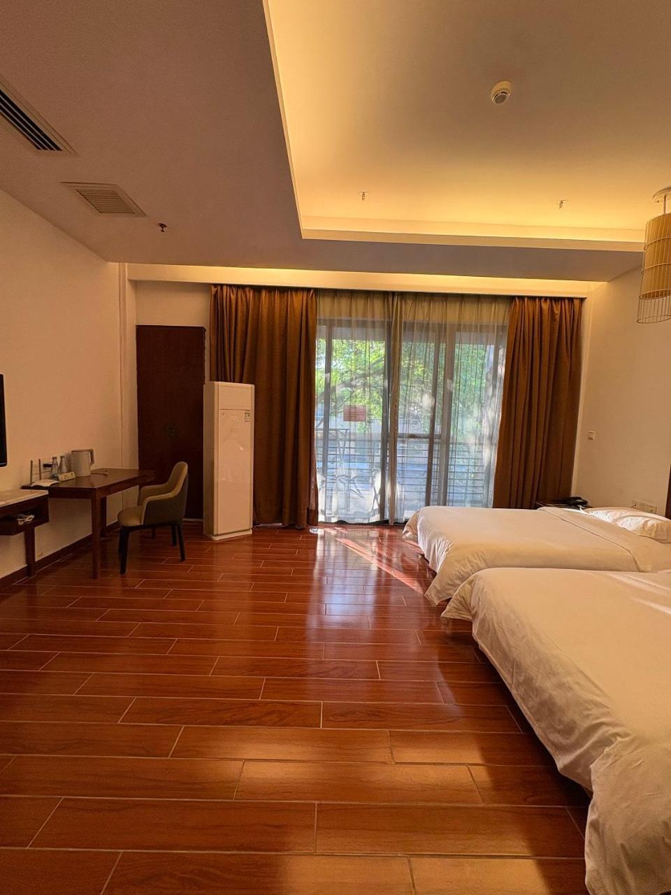Duplex, Deluxe, Twin Beds