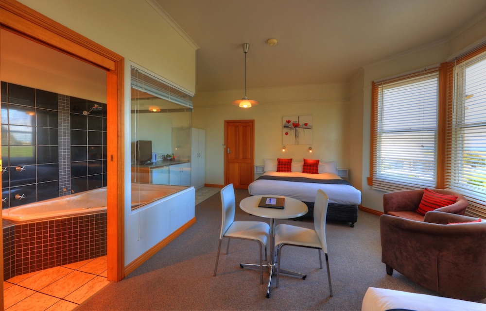 Stanley Seaview Inn 31/33