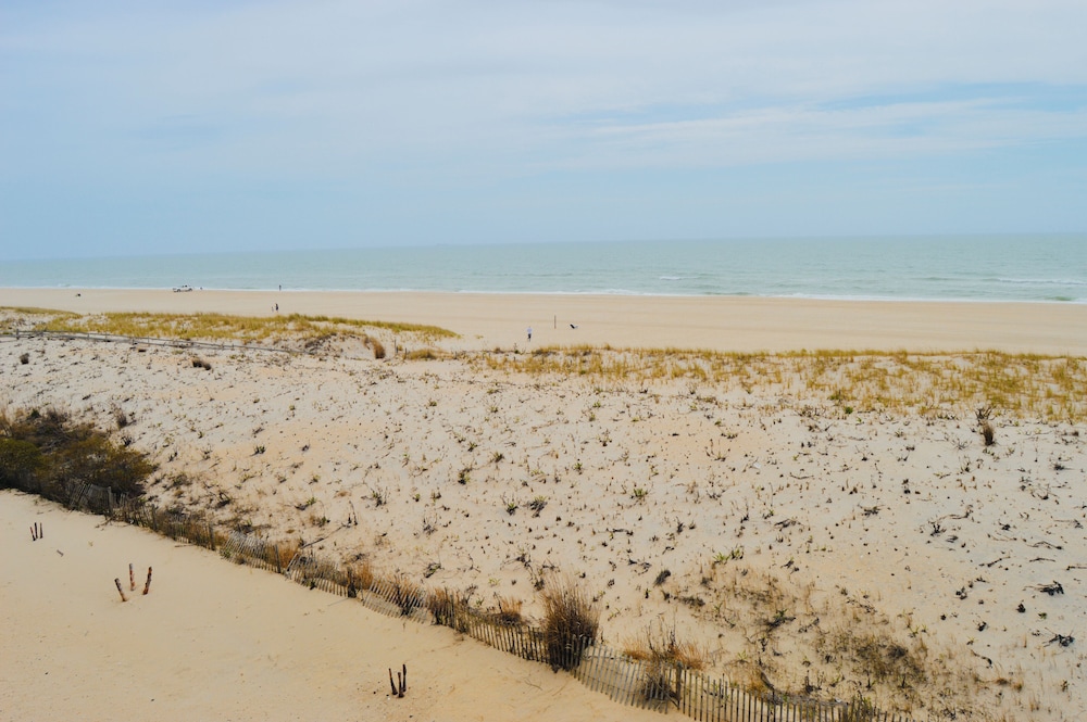 Drifting Sands Oceanfront Hotel 60/70