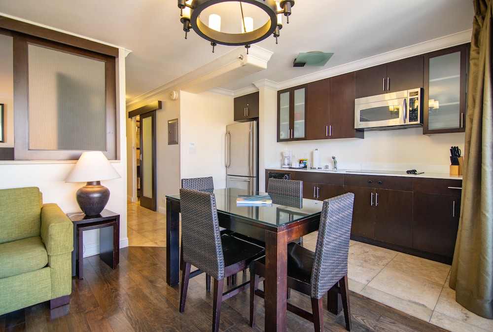 Regency on Beachwalk Waikiki by OUTRIGGER 37/50