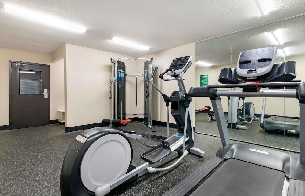 Extended Stay America Suites Kansas City Airport 28/45