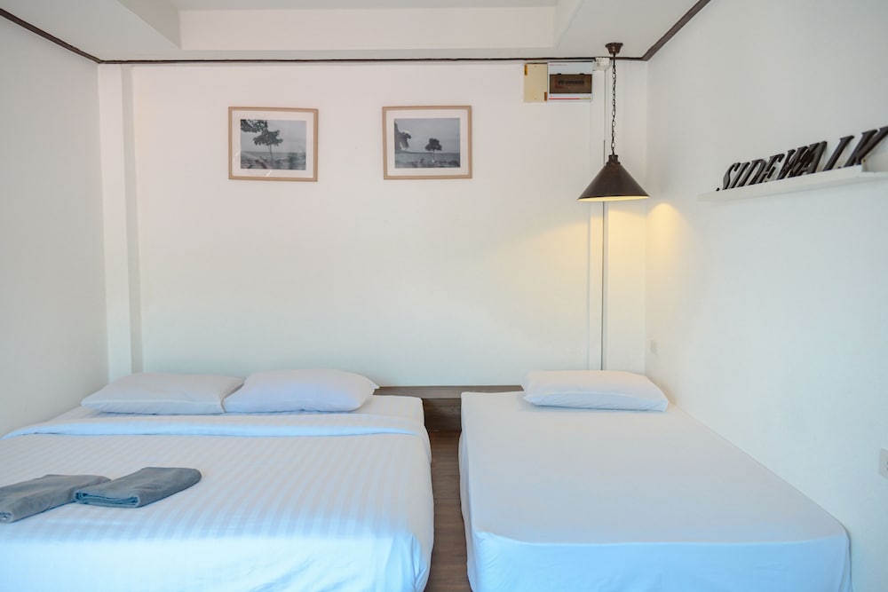 Side Walk Boutique Hotel 12/50