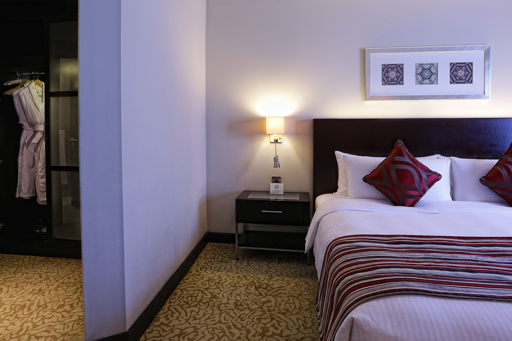 JUNIOR SUITE, KING BED