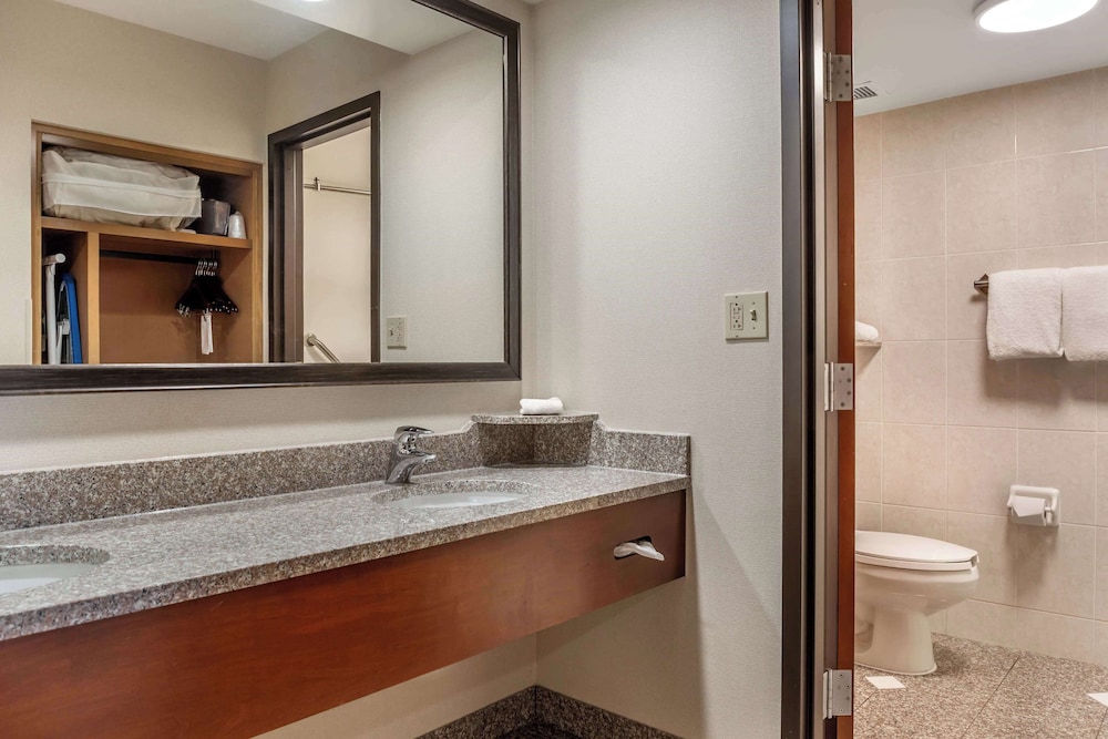 Drury Inn and Suites Southwest St. Louis 50/50