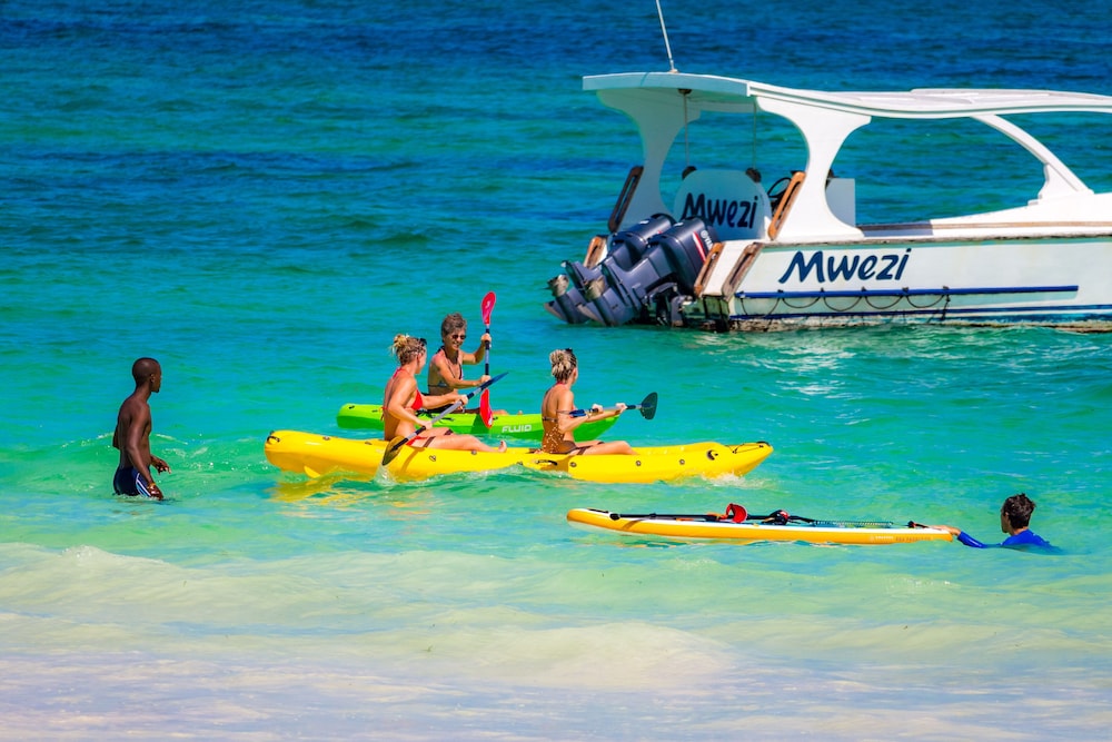 Nomad Beach Resort 35/76