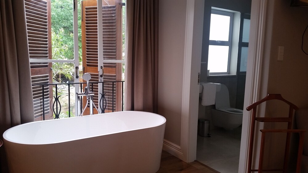 Amberhall Guesthouse 49/50