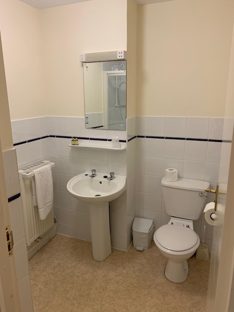 Yelf's Hotel 23/25