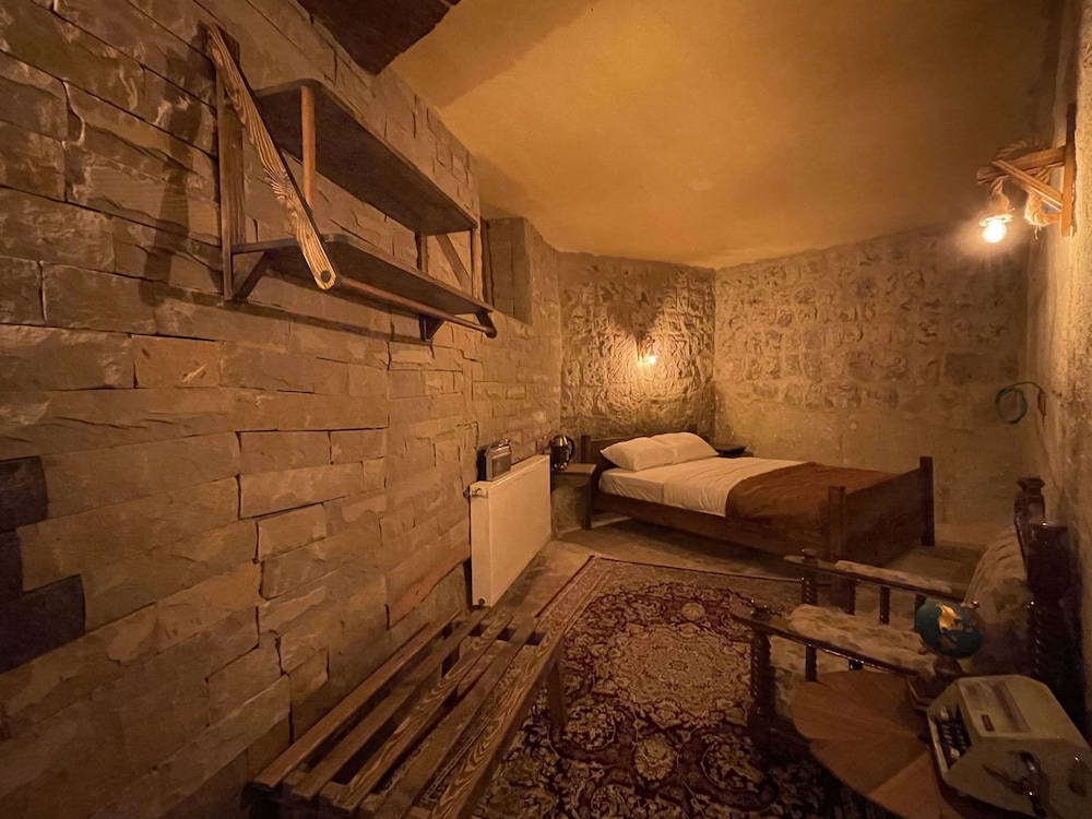 The Cave House 38/38