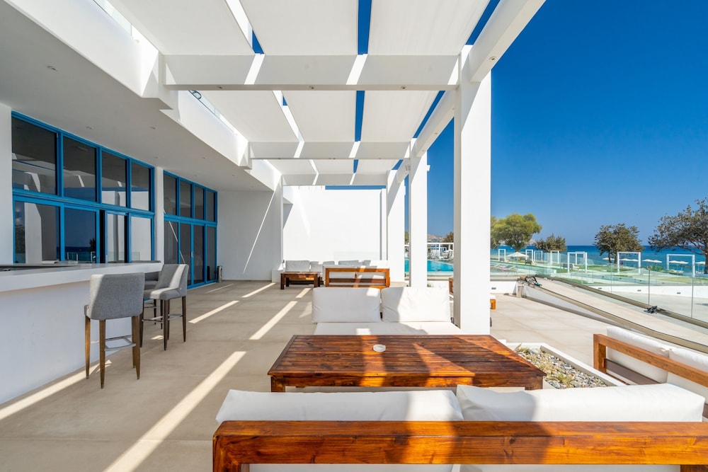 Kamari Plus Hotel 31/49