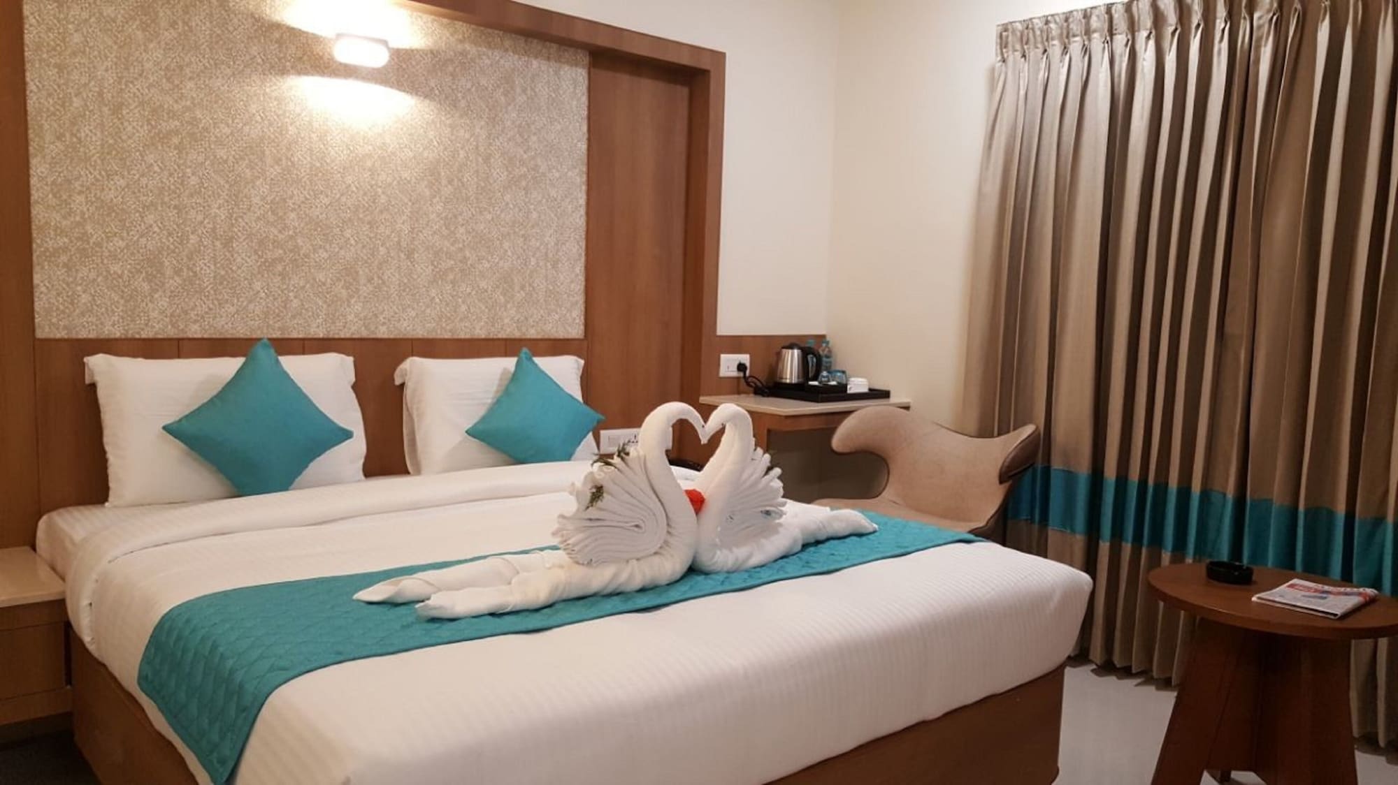 DELUXE, TWIN BEDS