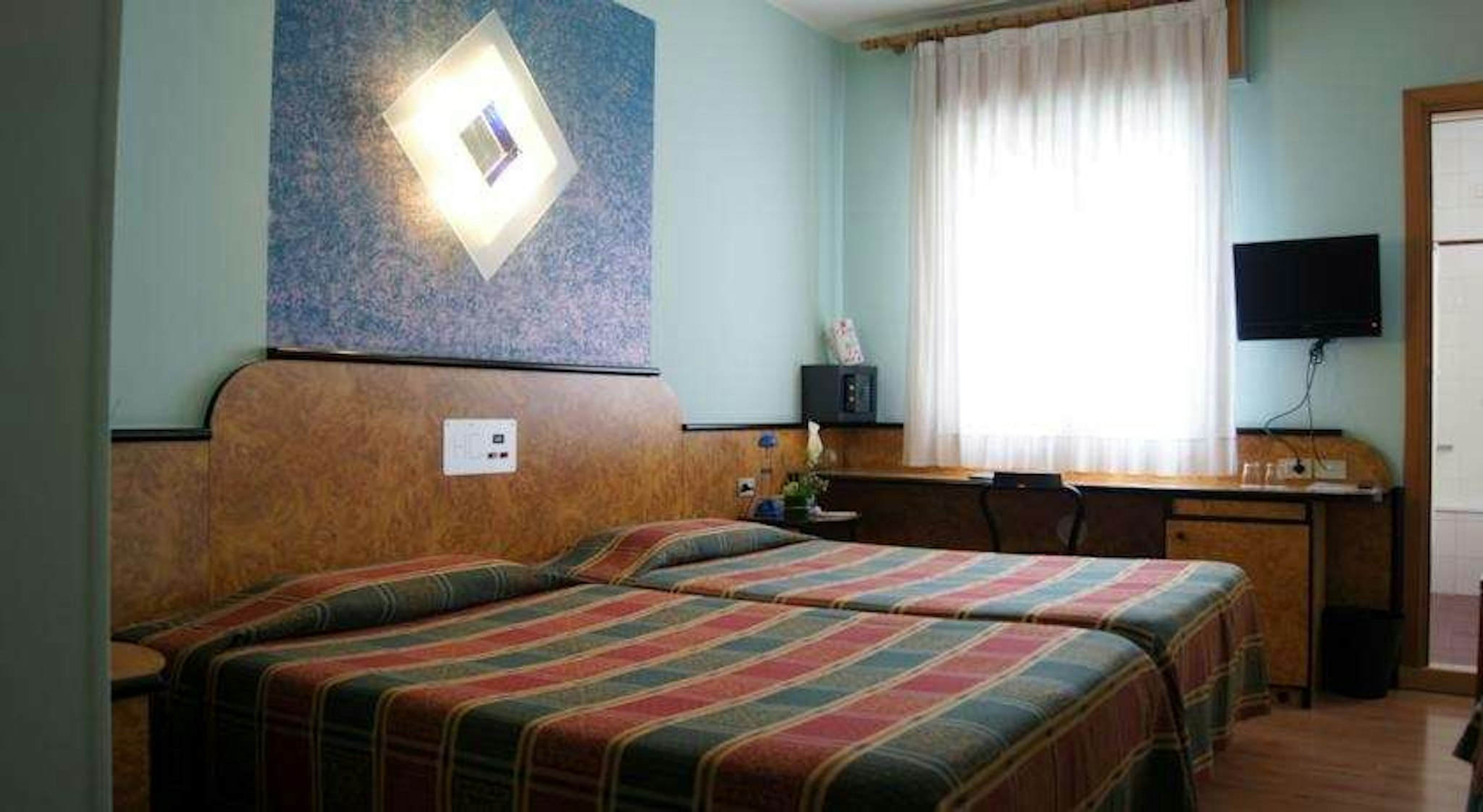 Cristina Hotel 9/40