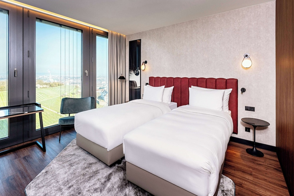 Radisson Blu Hotel at Porsche Design Tower Stuttgart 8/50