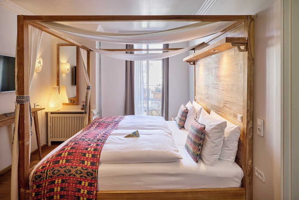 ROOM, DOUBLE BED, BALCONY