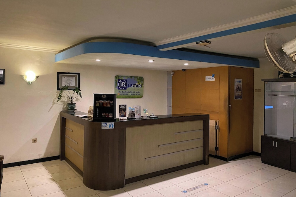 Hotel Lestari Near Lippo Plaza Mall Jember 8/36