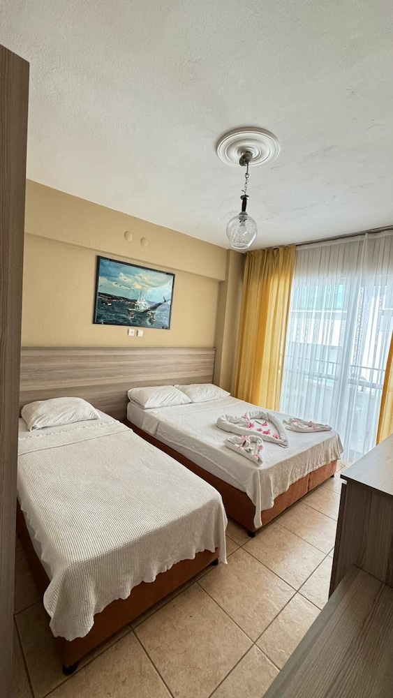 Kartel Hotel 12/50