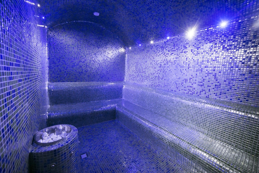 Sailors Beach Club 13/35