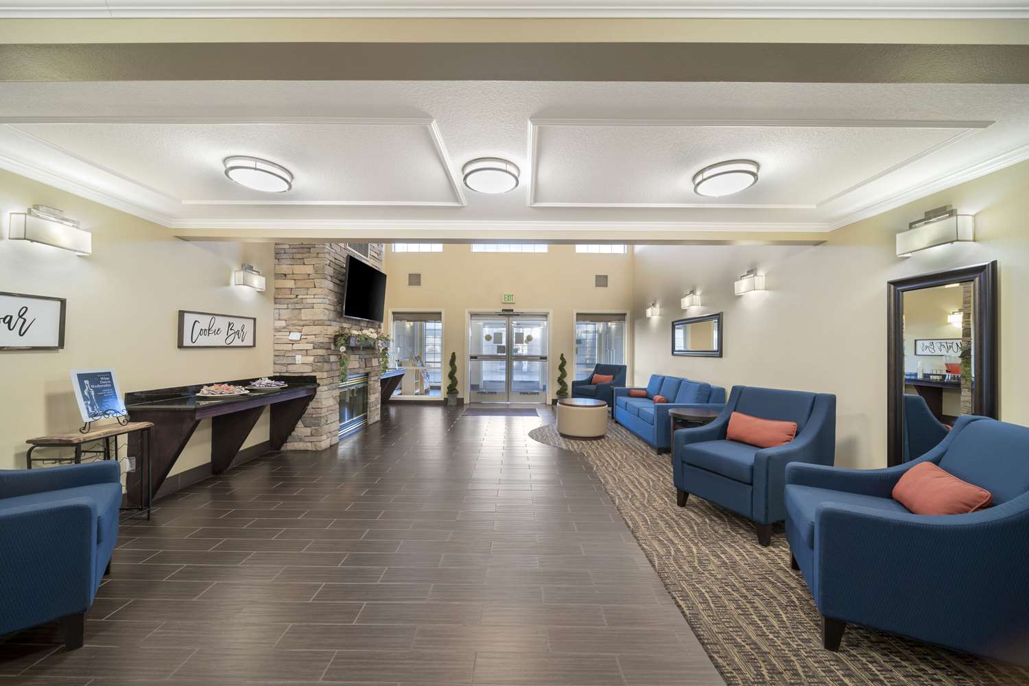 Comfort Suites Red Bluff near I-5 24/34
