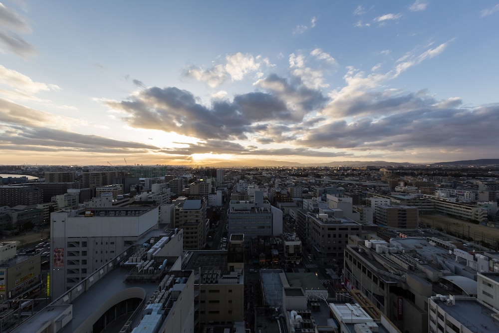Shin-Osaka Esaka Tokyu REI Hotel 66/68