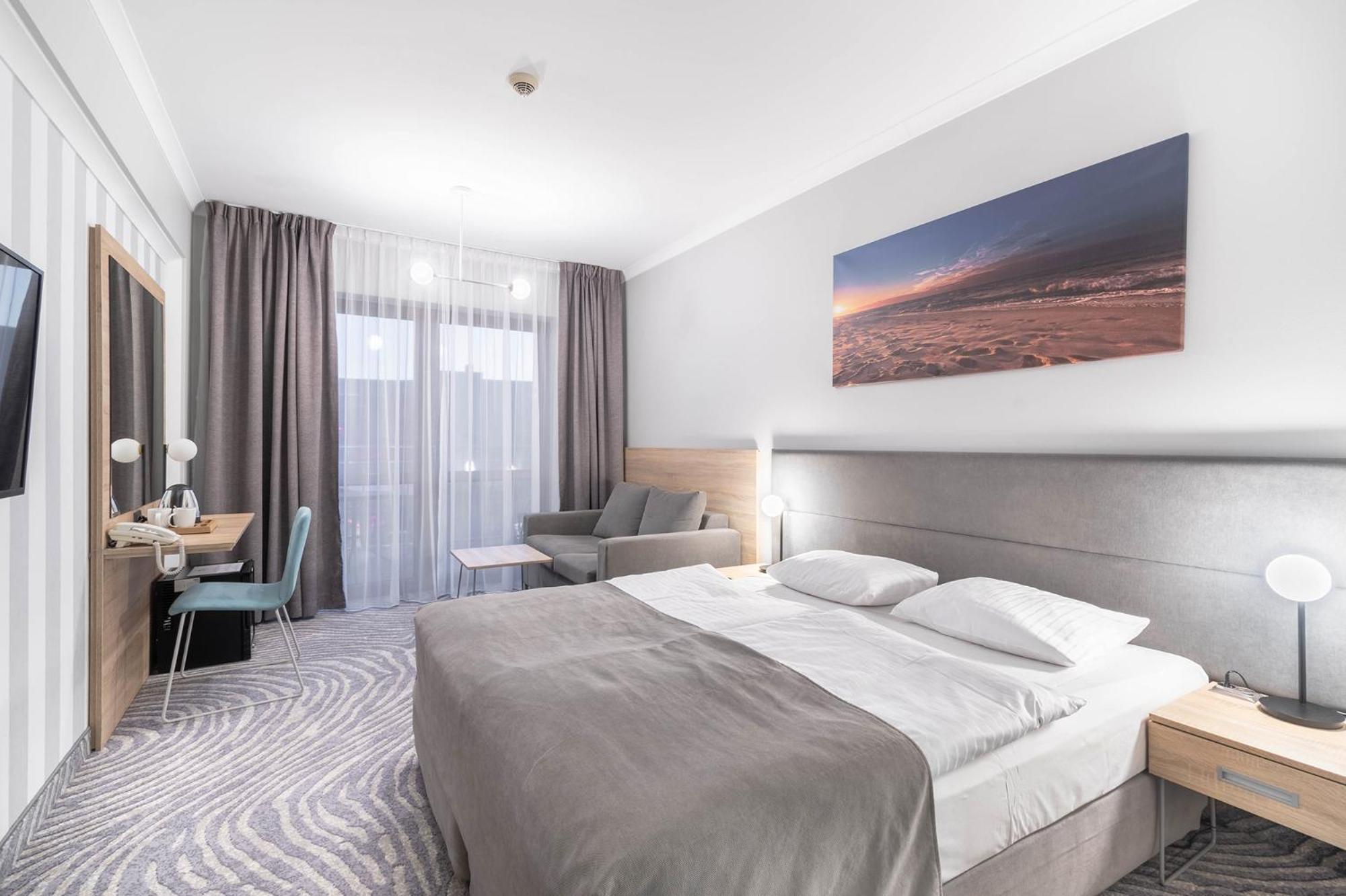Room, Double or Twin Bed
