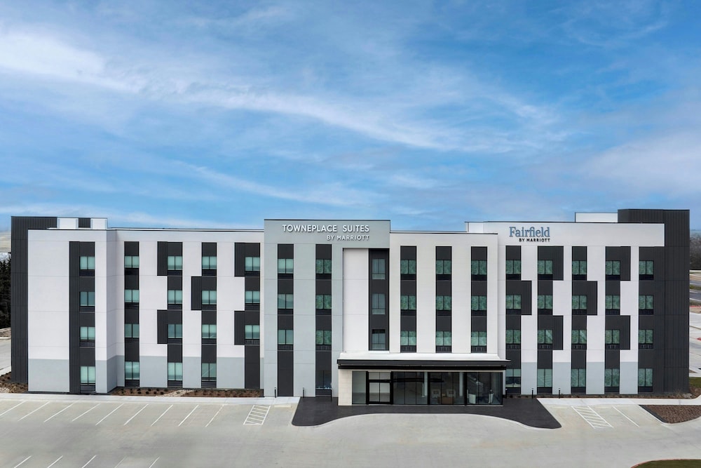 Fairfield by Marriott Inn & Suites Paris 1/25