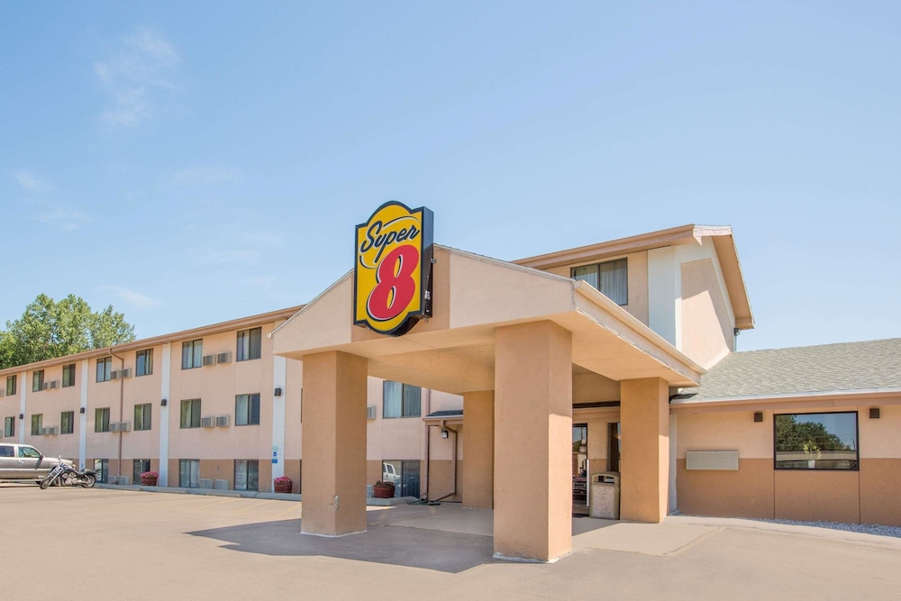 Super 8 by Wyndham Sioux City/Morningside Area 3/18