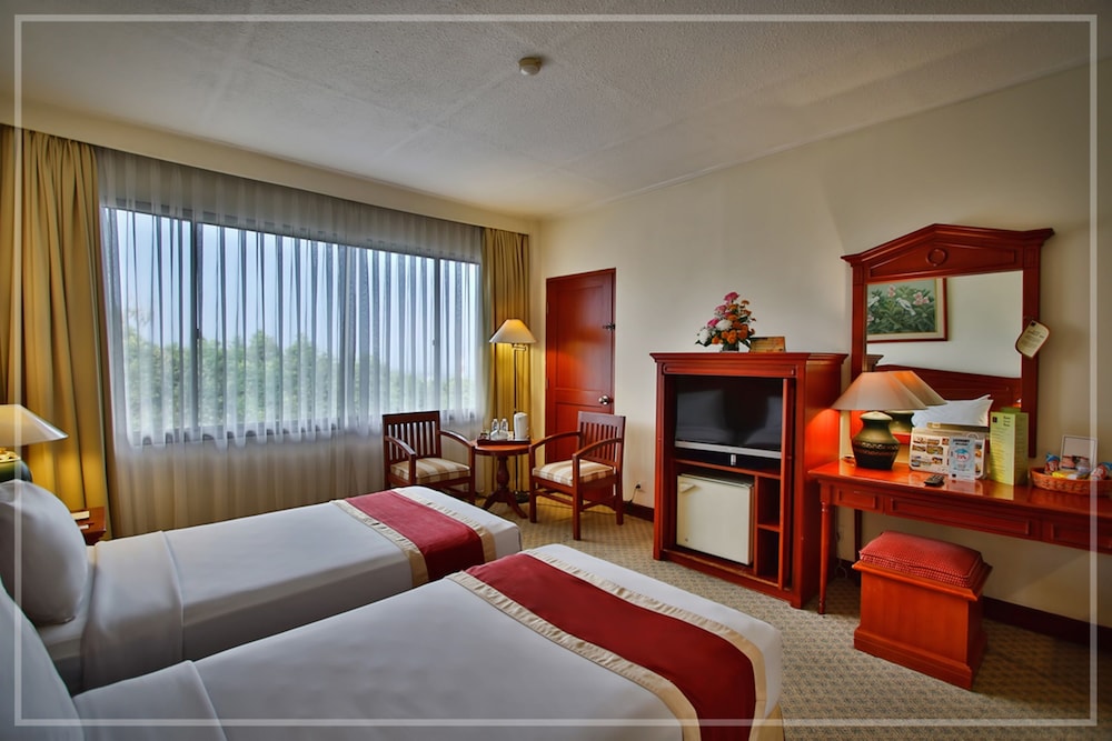 Deluxe Twin Beds