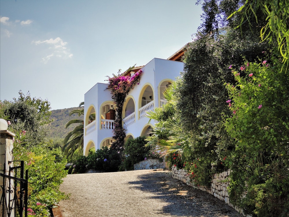 Dionysos Apartments 59/67