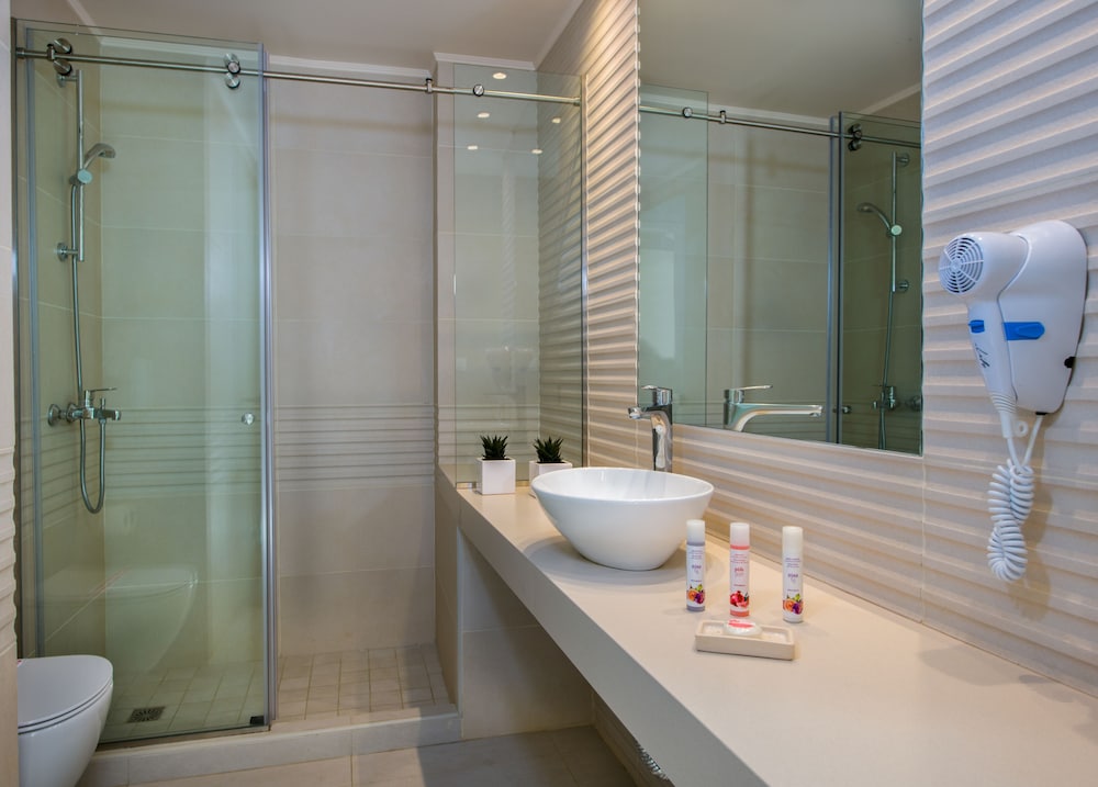 Kedrissos Hotel Apartments 42/44