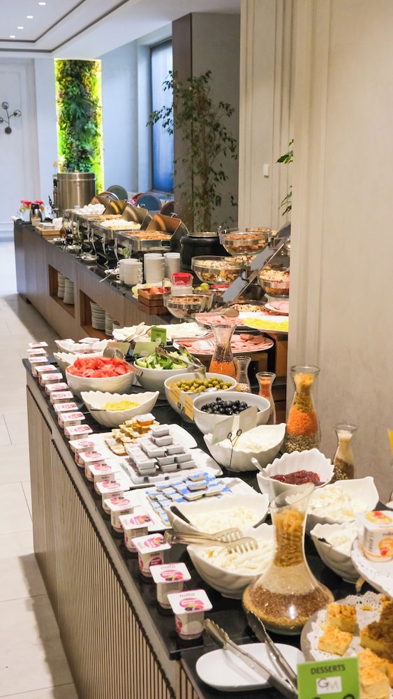 Grand Midway Hotel Baku 47/55
