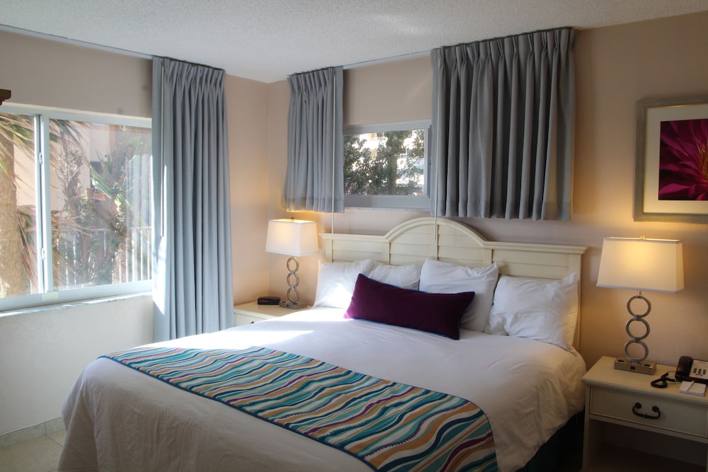 Canada House Pompano Beach 3/25
