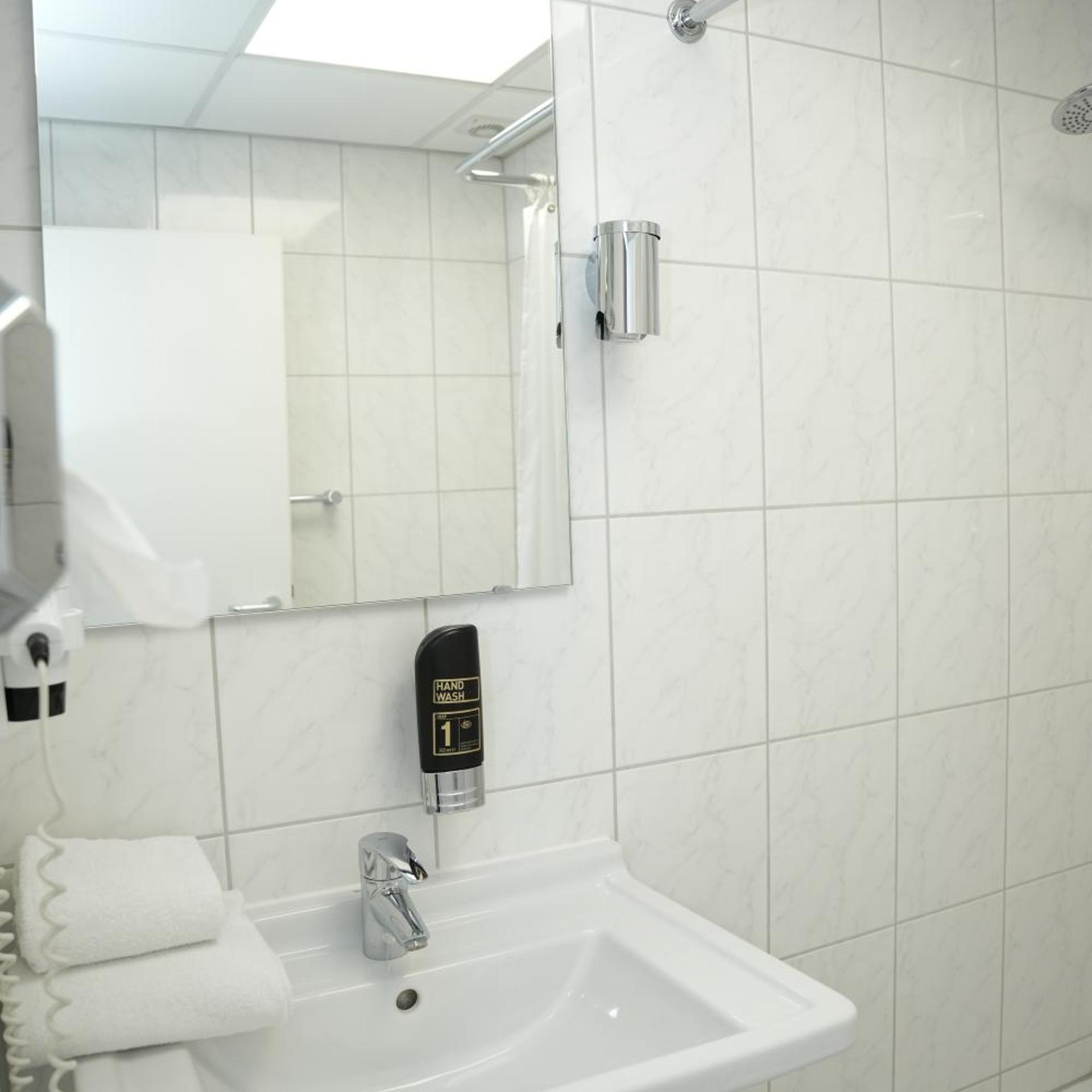 غرفة بسريرين منفصلين، Weber Hotel Mannheim 7/7