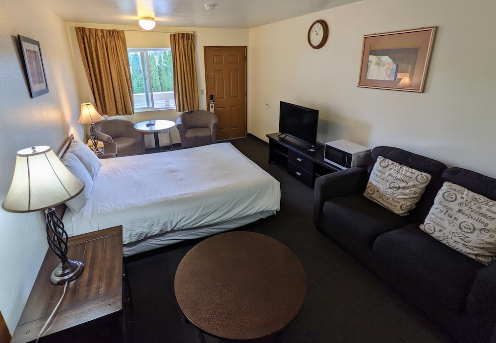 Fairground Inn Monroe WA 14/50