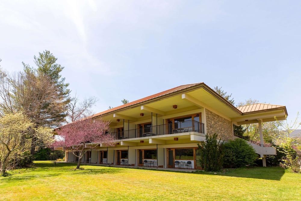 Waynesville Inn and Golf Club, Tapestry Collection by Hilton 5/72