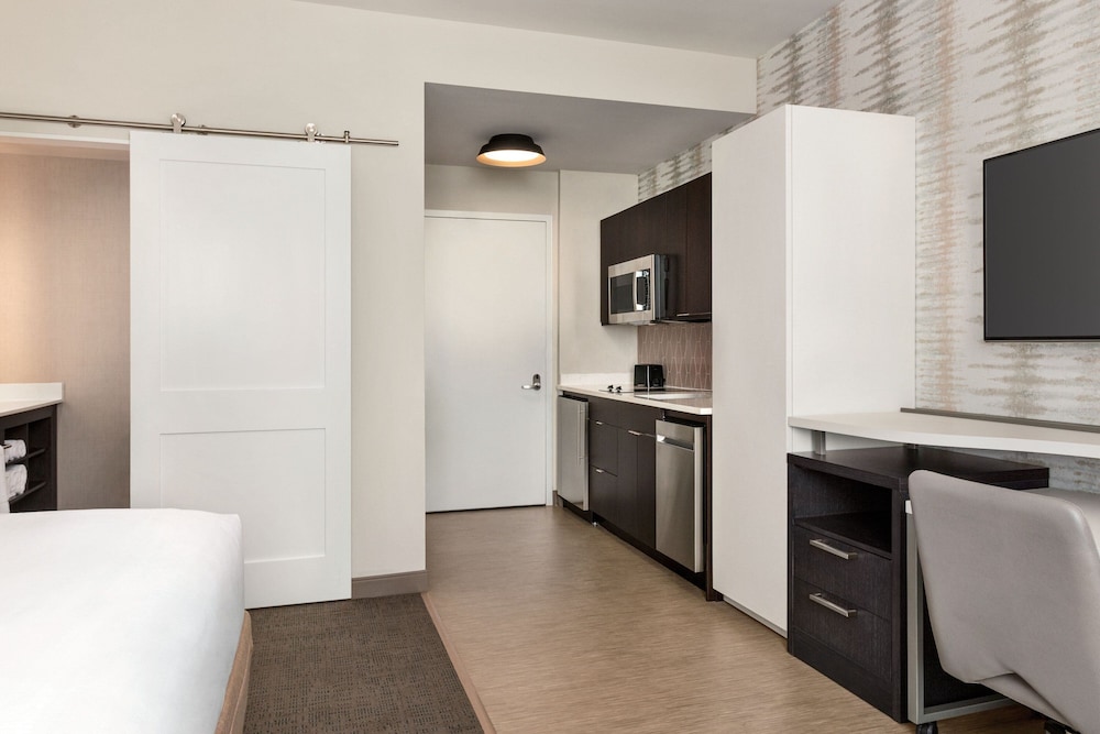 Residence Inn by Marriott New York JFK Airport 7/36