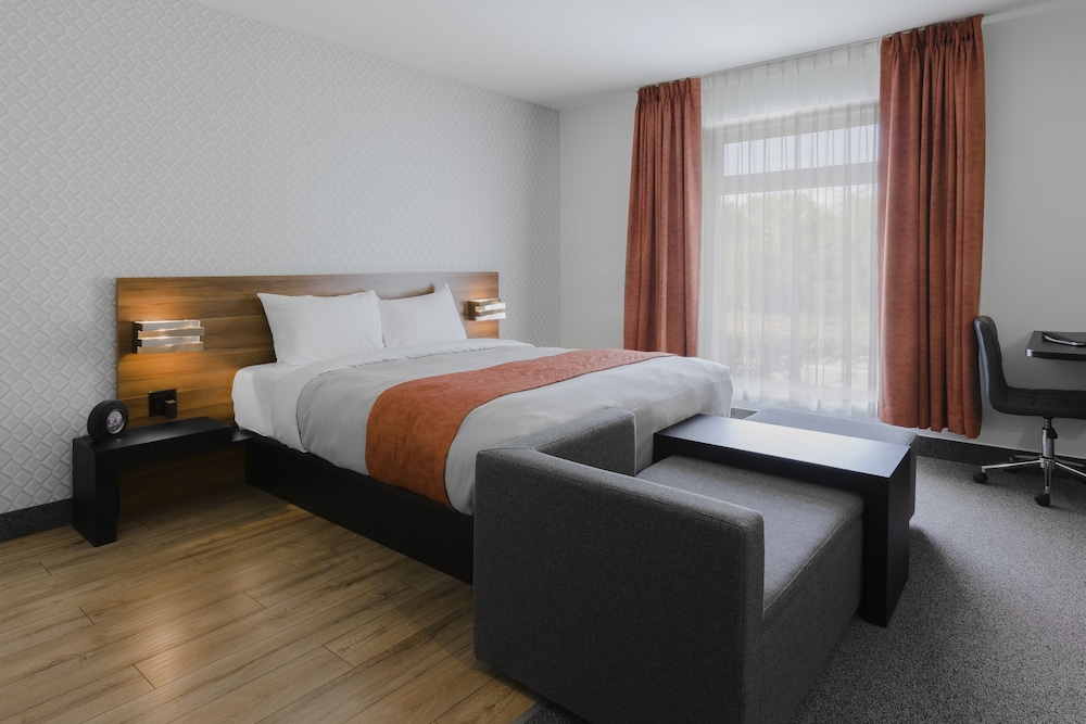 SIGNATURE, PLUS, QUEEN BED