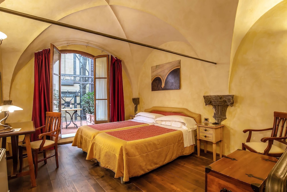 ROOM, QUADRUPLE