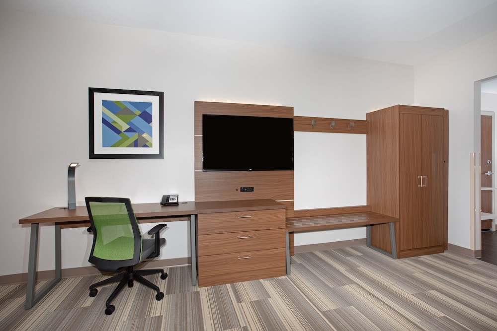Holiday Inn Express and Suites Sioux City North Event Center an IHG Hotel 53/70