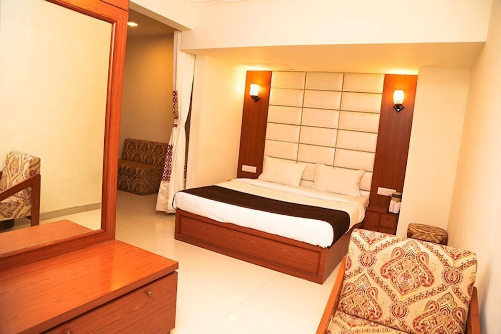 Oyo 2351 Hotel Golden Plaza 14/24