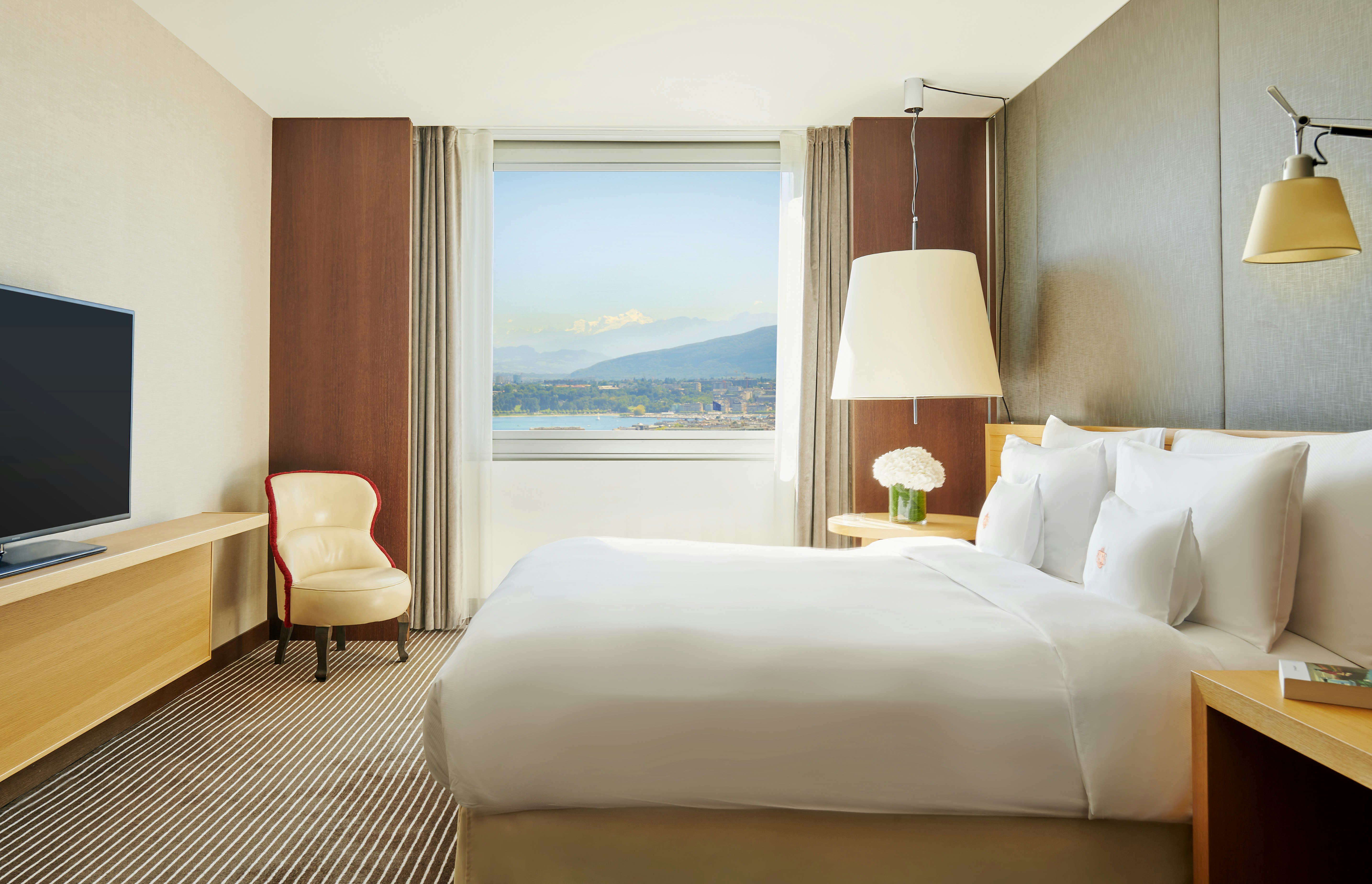 Panoramic, Suite, Lake View
