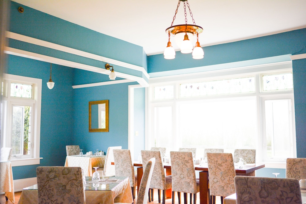 Dashwood Manor Seaside Bed & Breakfast 32/50