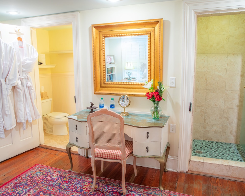 Justine Inn Savannah 44/62
